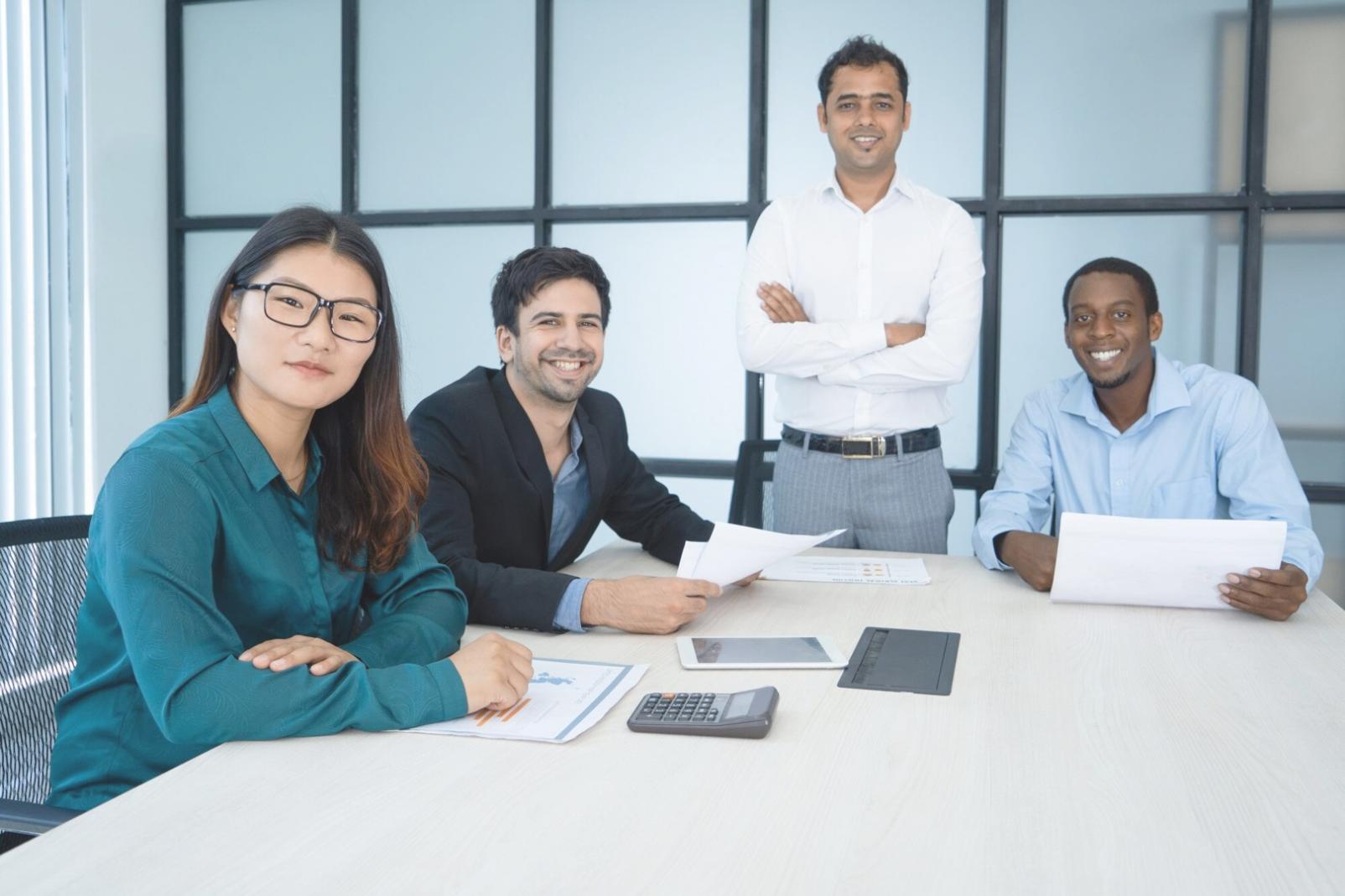 Espace de formation moderne avec équipements technologiques